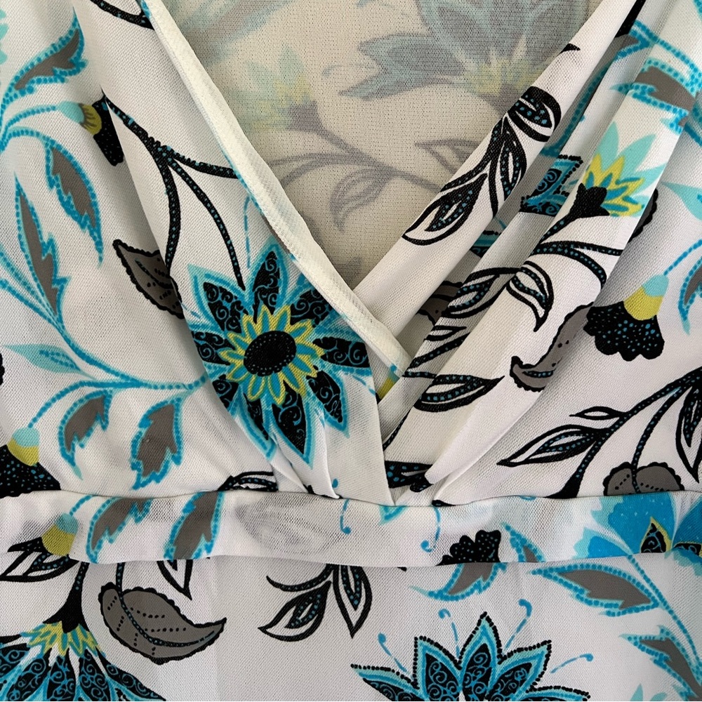 🔷I.E. PETITE: Women’s size PXL, multicolor floral v-neck 1/4 sleeve blouse🔷 - Picture 5 of 10